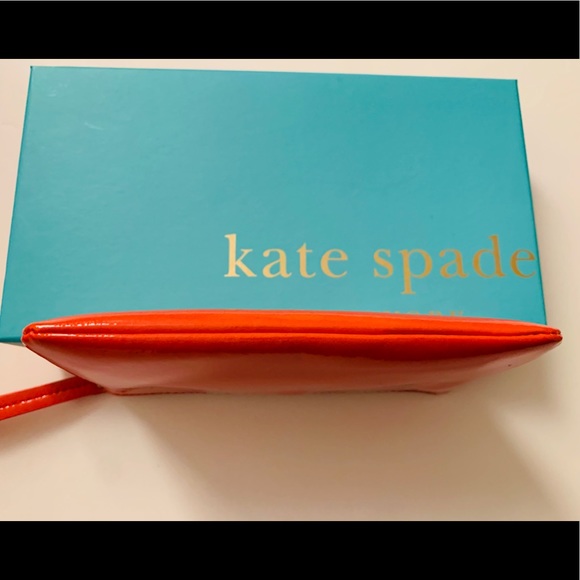 Kate Spade ♠️ Harrison Street Bee Wristlet (Coral) - Picture 5 of 6
